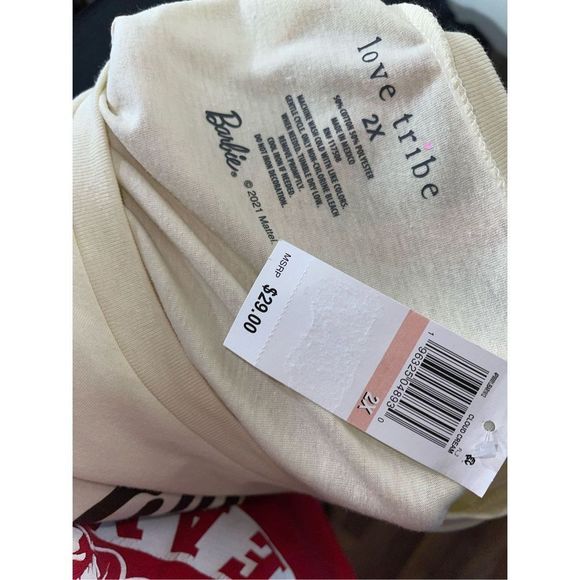 Barbie Tshirt - NWT - Size 2X - Picture 7 of 7